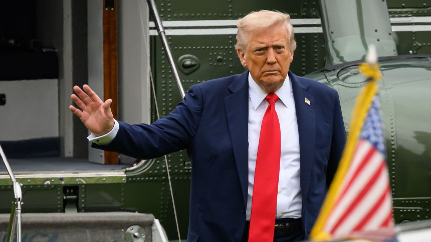 Tramp: Kirkdən fərqli olaraq rəqiblərimə nifrət edirəm