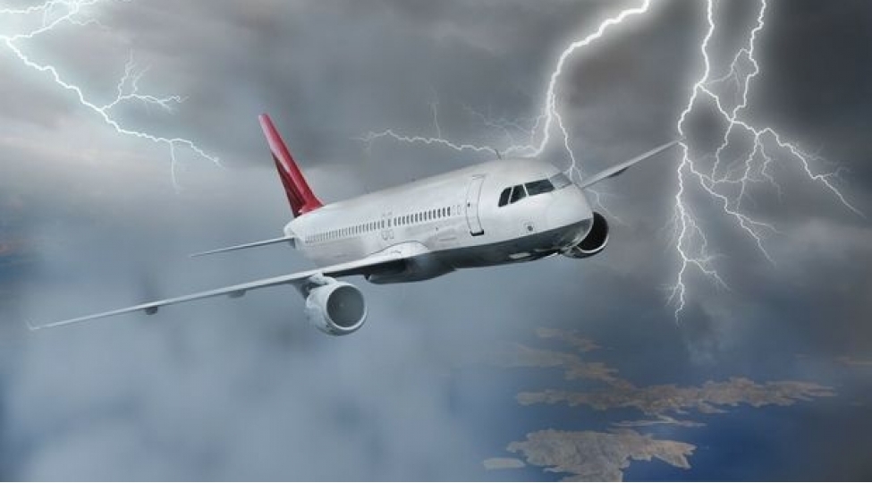  İldırım düşməsi təyyarəyə zərər verə bilərmi?