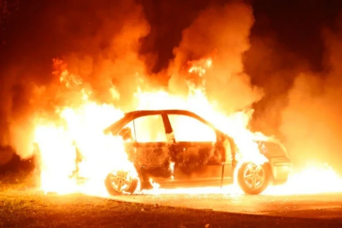 Salyanda qəzada sürücü avtomobildə yanaraq ölüb