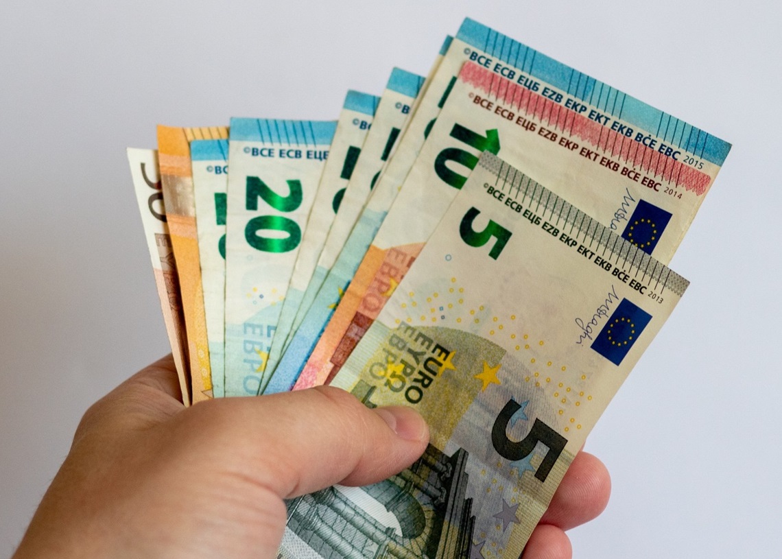 Rəsmi məzənnələr açıqlandı