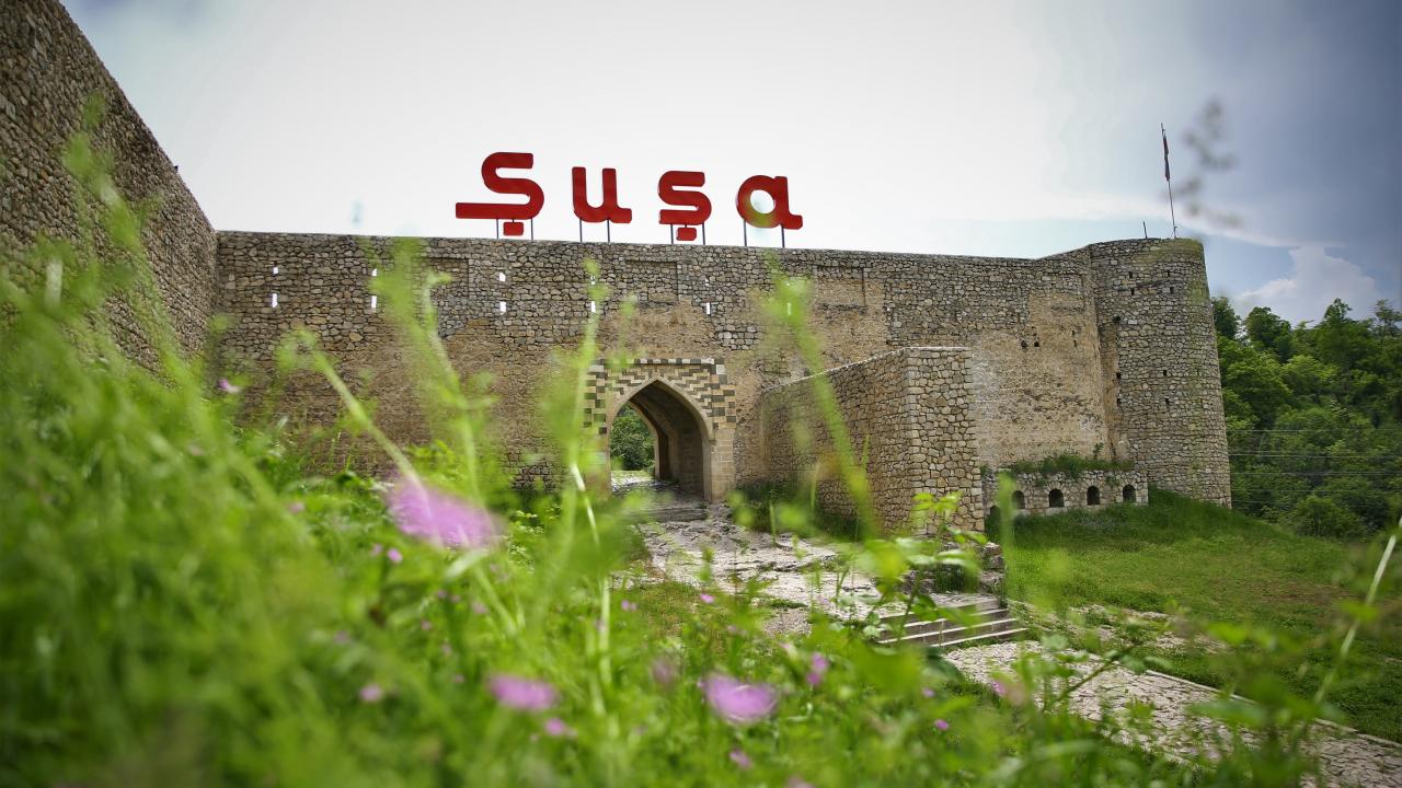 Yaxın 2 ildə Şuşada küçə və yol şəbəkəsi tamamilə yenidən qurulacaq