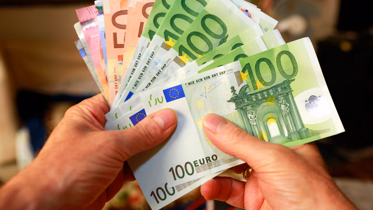 Rəsmi məzənnələr açıqlandı