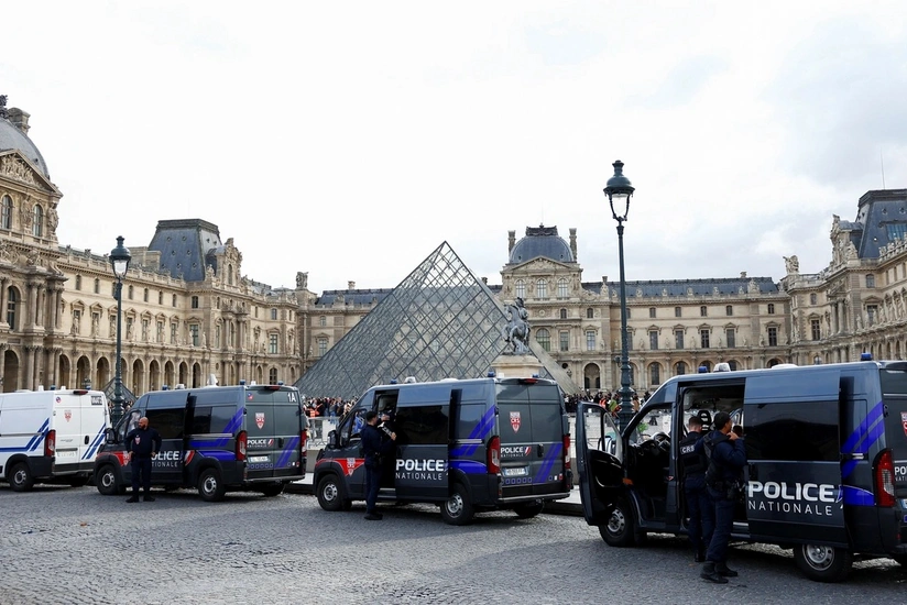 Luvr soyğunçuluğunda şübhəli bilinənlər "Paris" - "Lion" matçında saxlanılıb