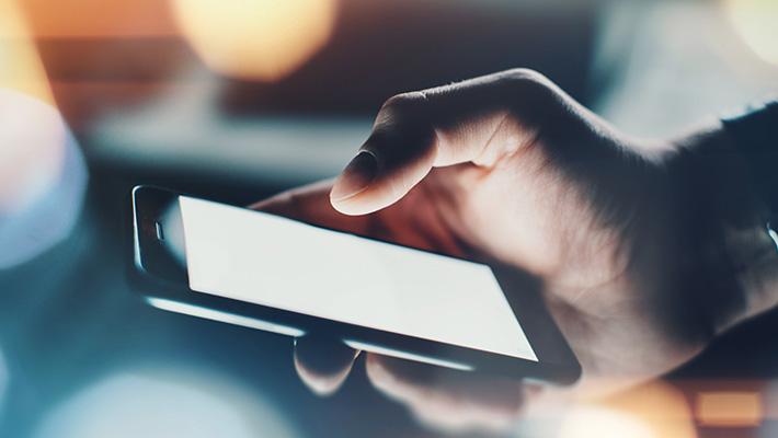 Azərbaycanda mobil cihazların bazar payı son 4 ayda 40% azalıb