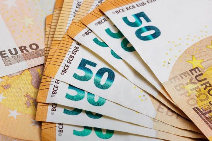 Rəsmi məzənnələr açıqlandı