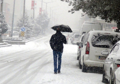 İspaniyada qar fırtınası nəqliyyatın hərəkətini iflic edib