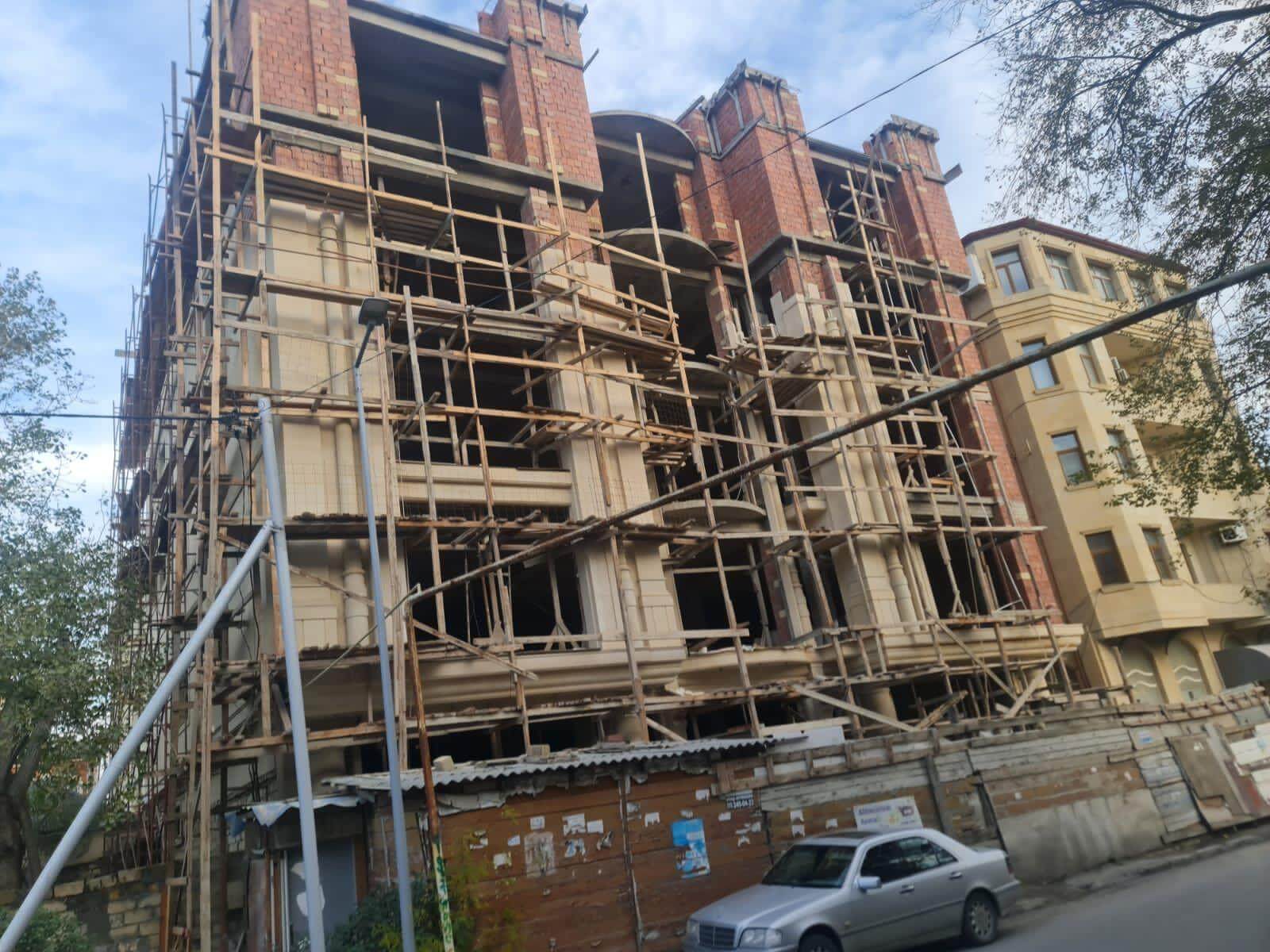 Bakıda bəzi binaların tikintisi dayandırıldı