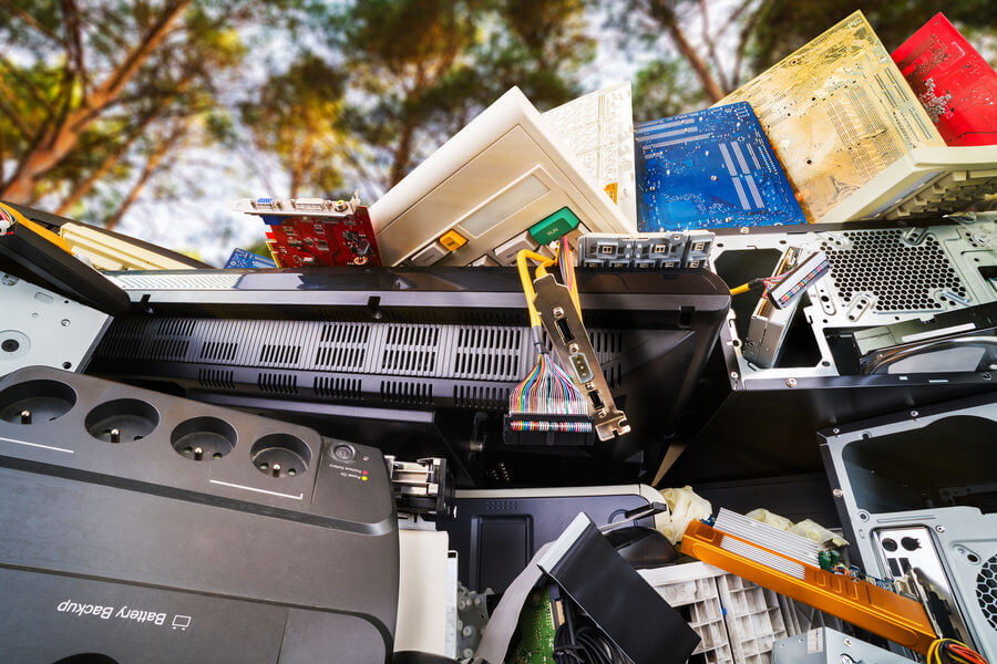 Zibilliklərdə eşələnərək, 6 aya oyun kompüteri yığdı