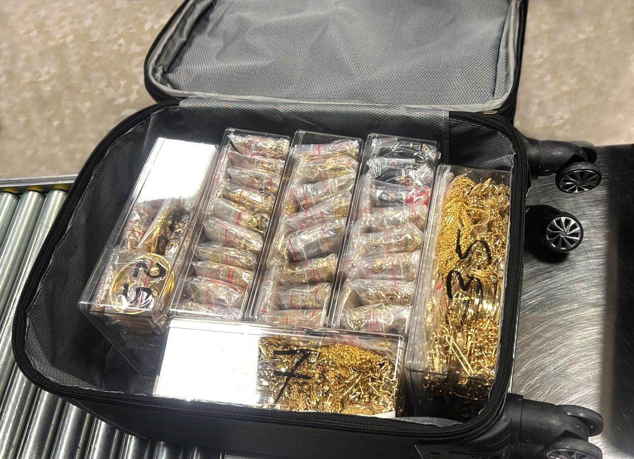 17 kilo qızılı Bakıya gətirirdi, gömrükçülər saxladı