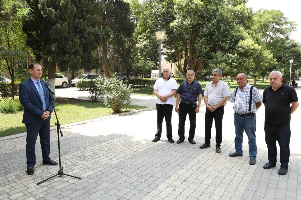 Gəncə sahibkarları "Açıq mikrofon"da müraciətlərini ünvanladı