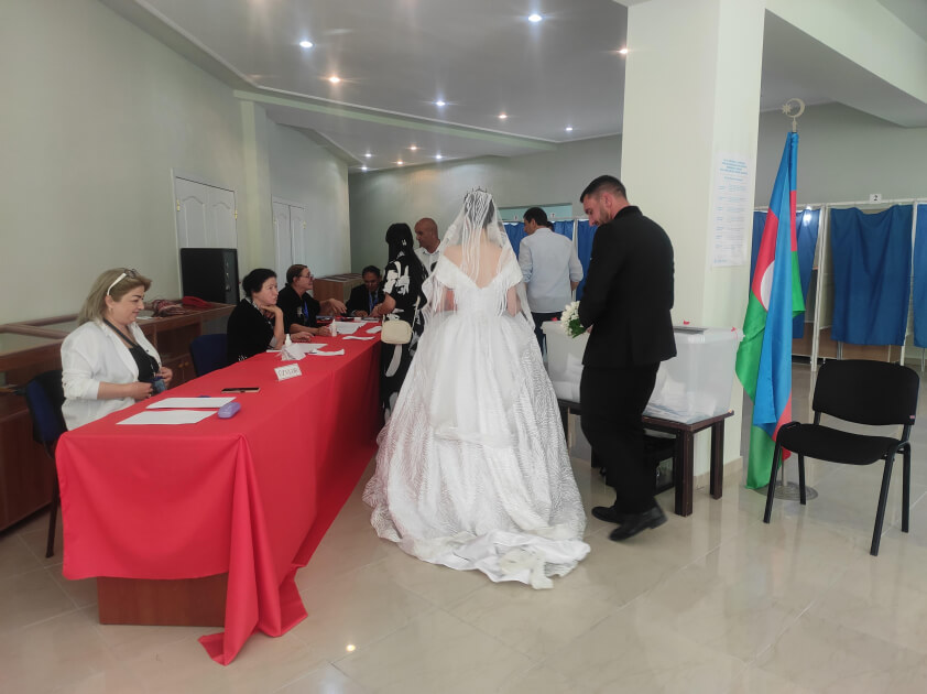 Bəy və gəlin toy günü səs verdi – FOTO