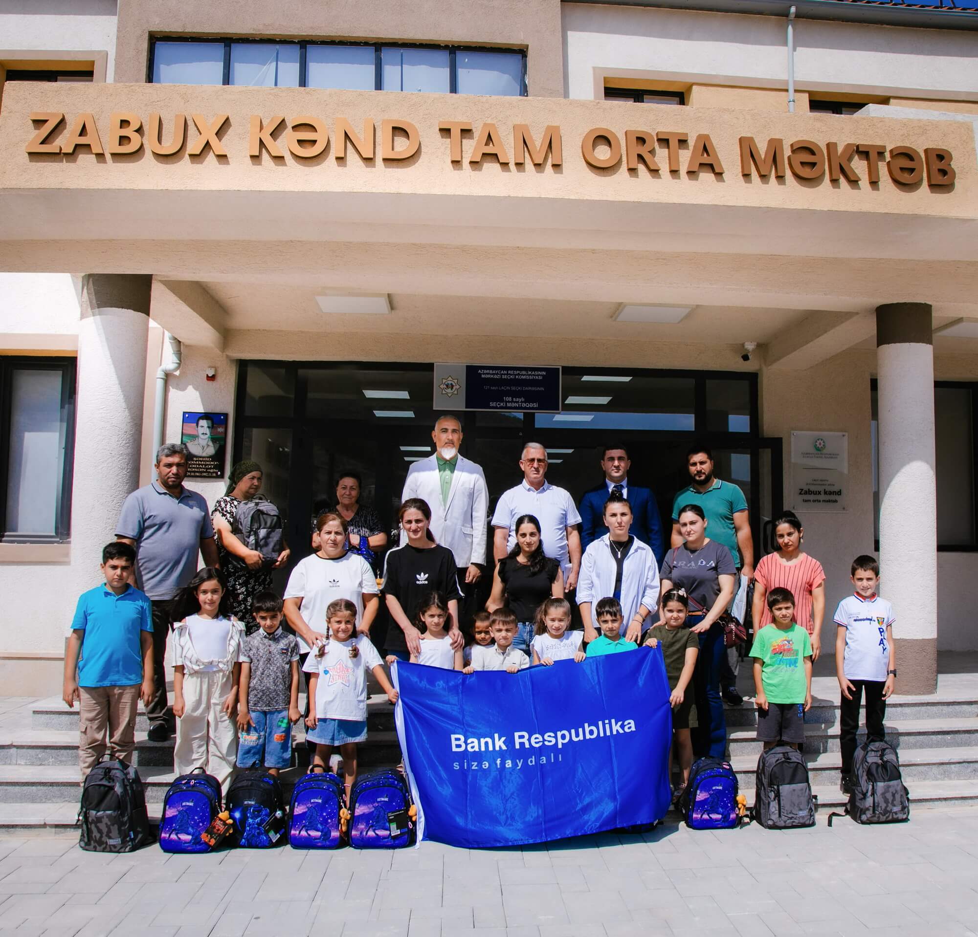"Bank Respublika" Laçının Zabux kəndində məktəbliləri sevindirib
