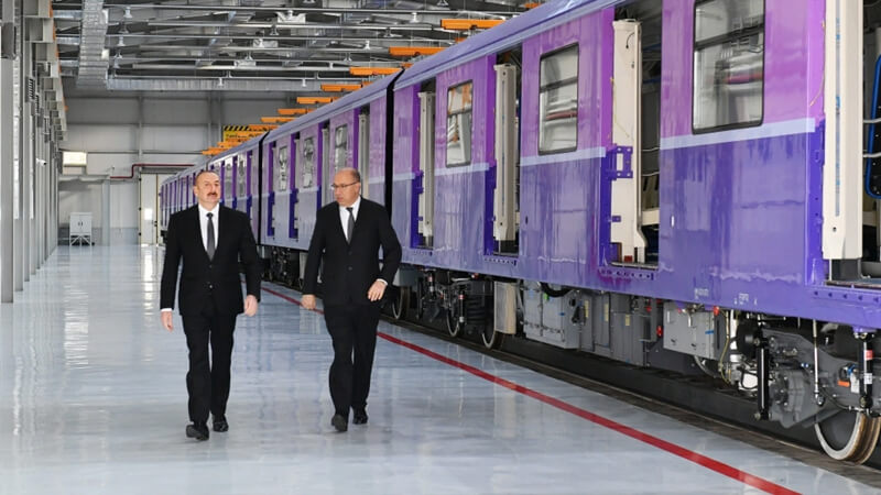 Prezident Bakıda komplektləşdirilən yeni nəsil metro qatarları ilə tanış oldu - YENİLƏNİB