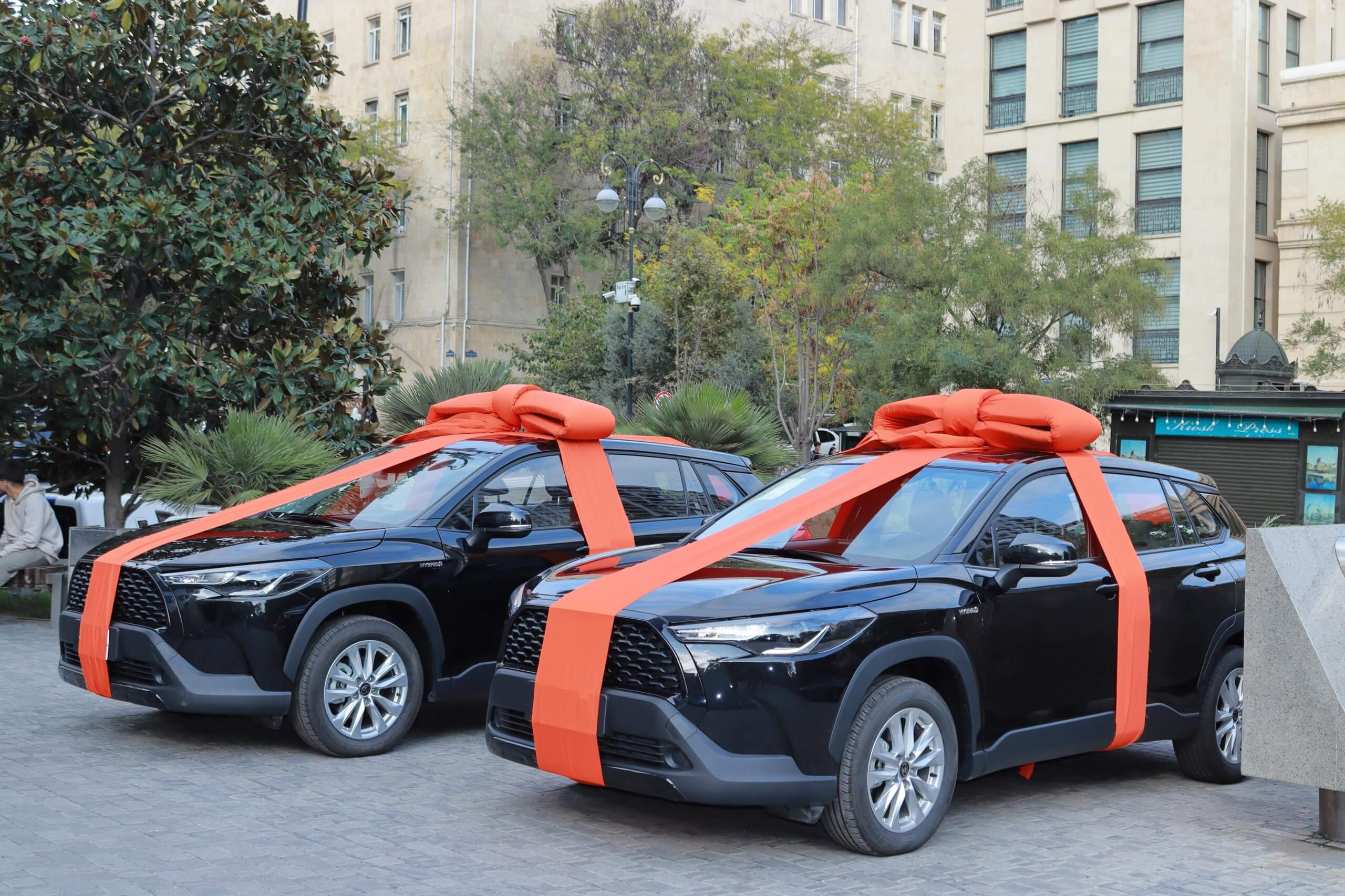 “Unibank” “Əjdaha” lotereyanın növbəti qaliblərinə hədiyyələri təqdim edib