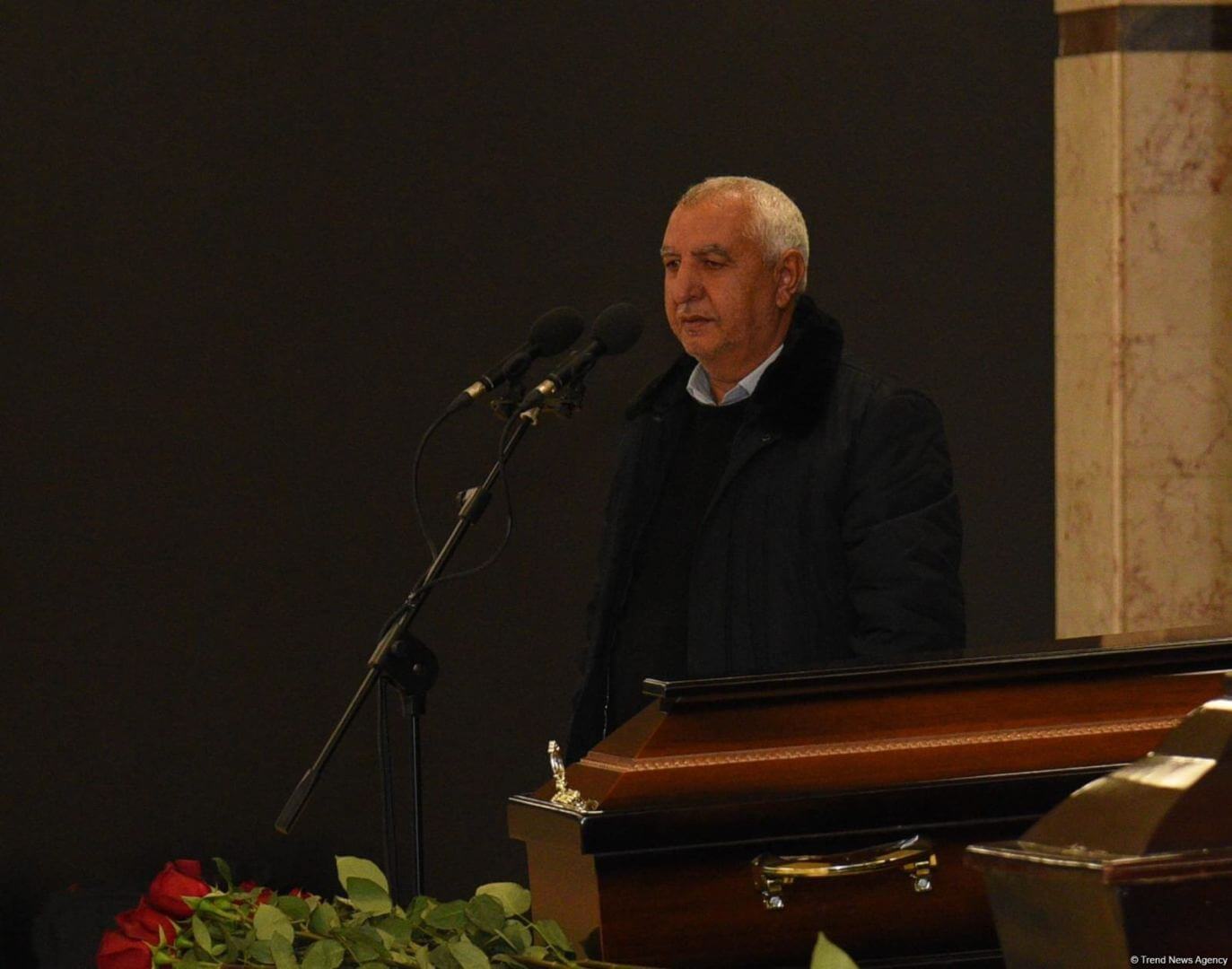 Milli Qəhrəman Hökumə Əliyevanın ailəsi dələduzların qurbanı oldu - 80 min manat oğurlanıb