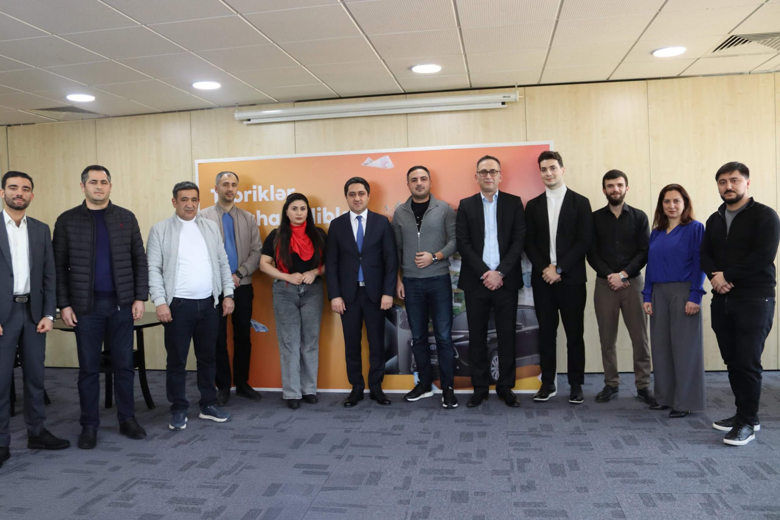 “Unibank” “Əjdaha” lotereyasının qaliblərinə hədiyyələri təqdim edib