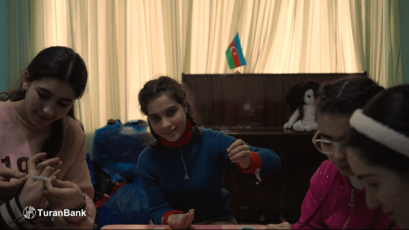 “TuranBank” uşaq sığınacağındakı gənc qızlara dəstək olub