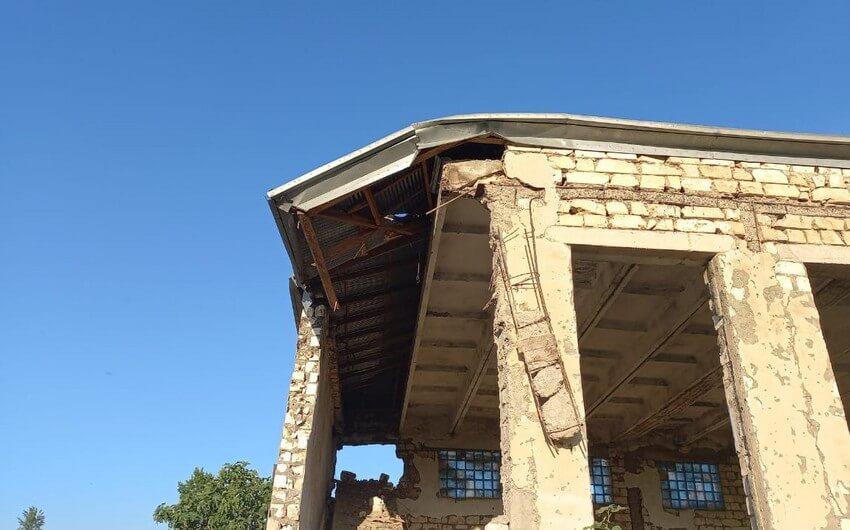 Bərdədə dağıntı altında qalan qadın xilas olunub, bina sakinləri təxliyə edilib