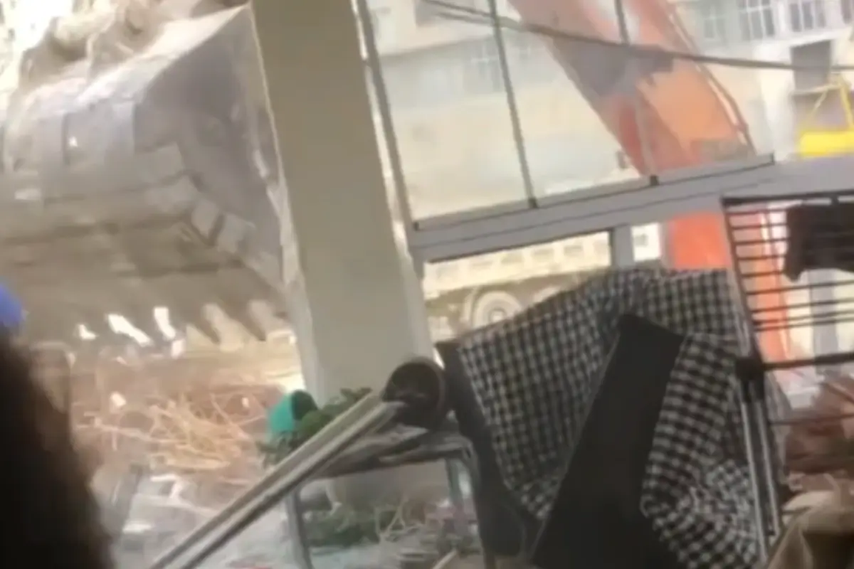 Dövlət Komitəsi: Alatavada söküntü işləri müvafiq icazə olmadan aparılıb