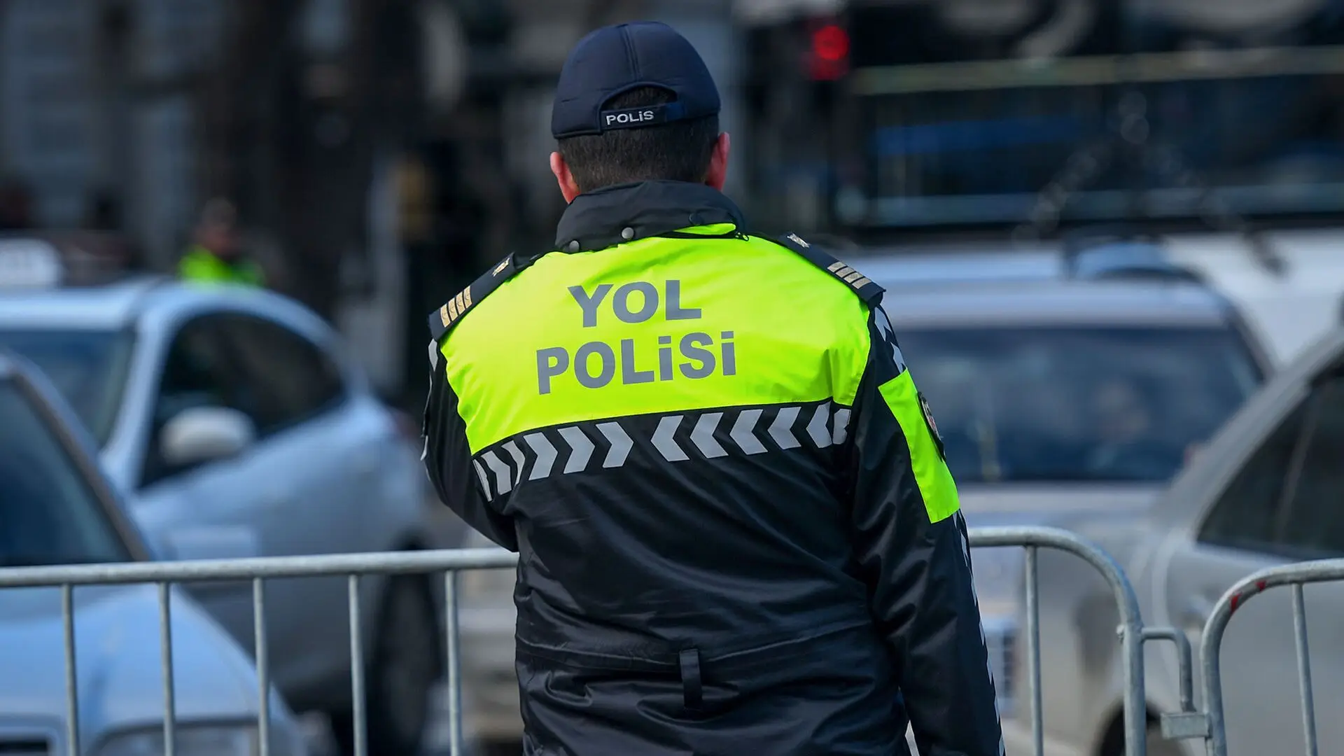 Yol polisindən sürücülərə çağırış – Bu, qəza riskini dəfələrlə artırır