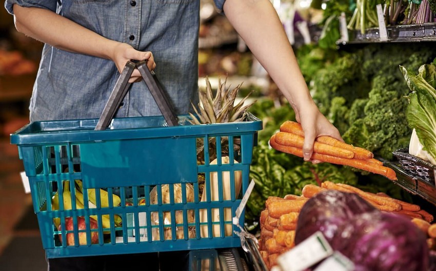 Əhali mağazalarda 35 milyard manat xərcləyib – 19 milyardlıq ərzaq alınıb