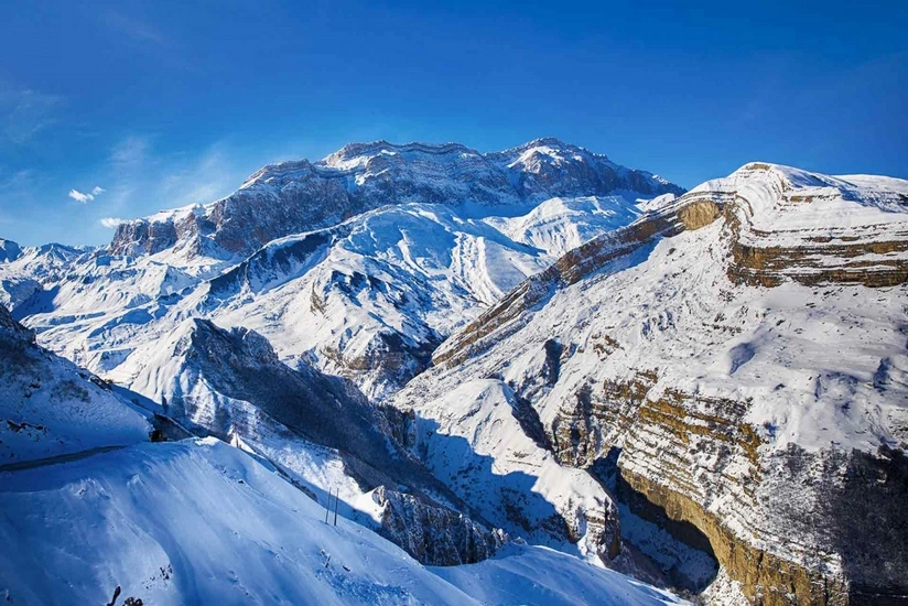 Şahdağa qar yağıb