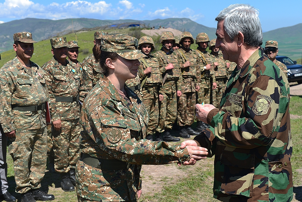 Ermənistanda məcburi hərbi xidmət müddəti azaldılır