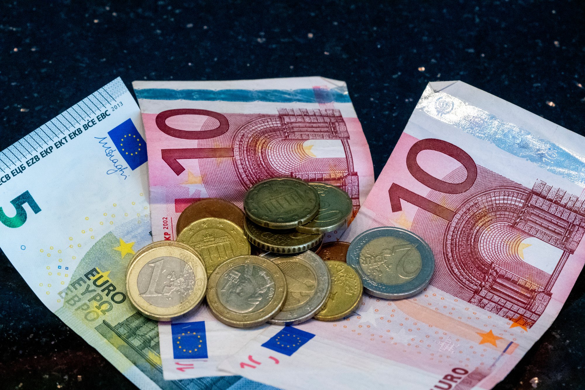 Rəsmi məzənnələr açıqlandı