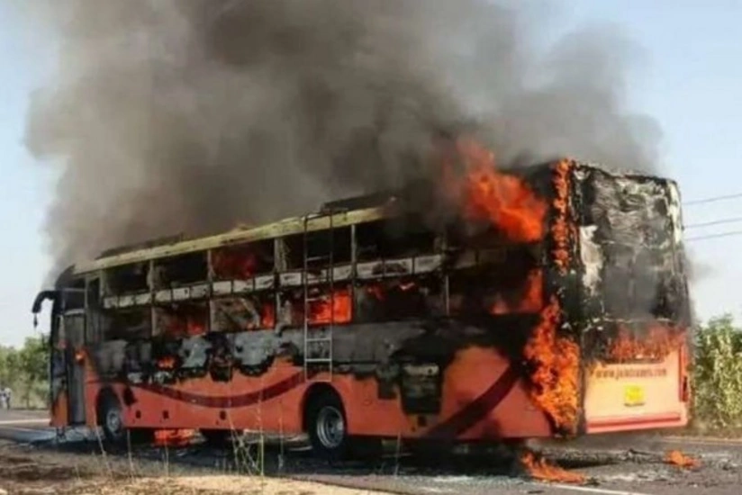 Hindistanda avtobusun yanması nəticəsində onlarla insan ölüb