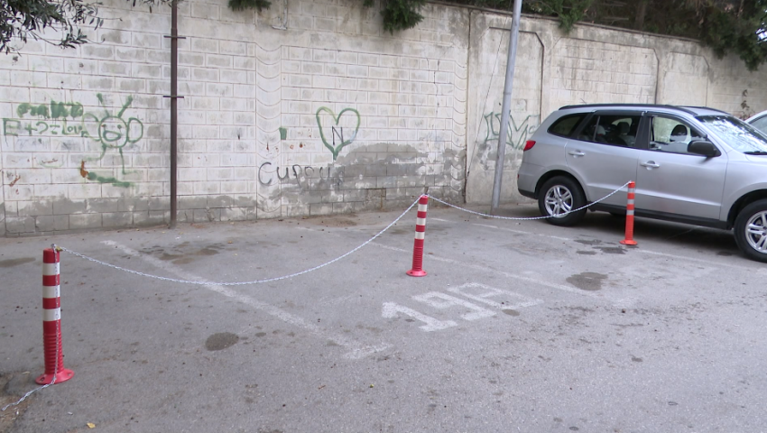 Bakıda parklanma yeri söküldü
