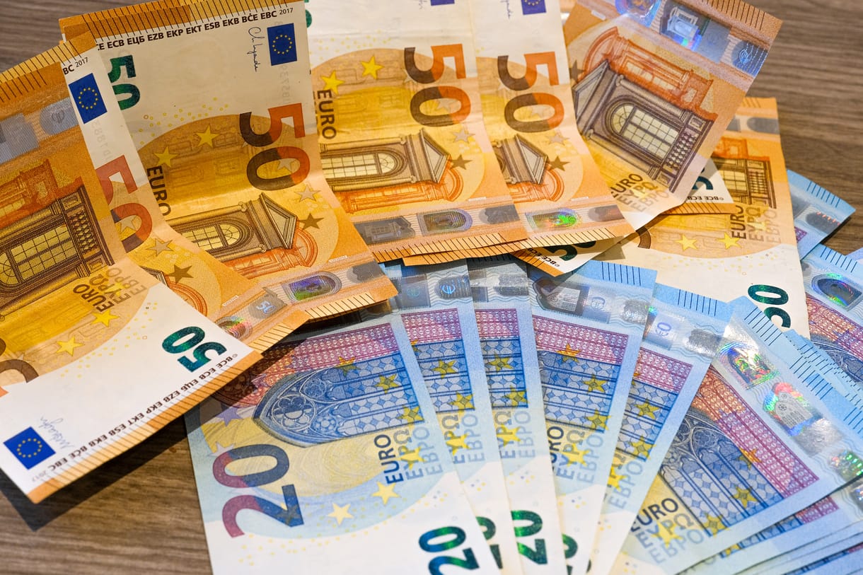 Rəsmi məzənnələr açıqlandı