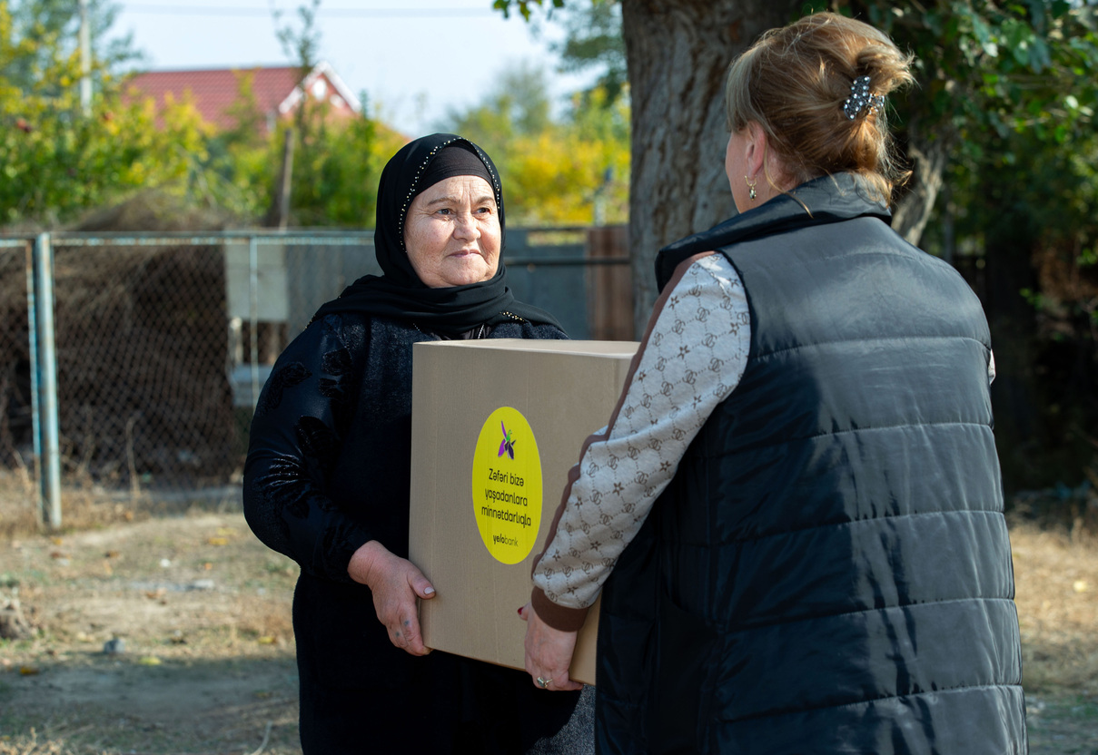 “Yelo Bank” Xocavənddə yaşayan şəhid ailələrinə Zəfər sovqatı təqdim edib