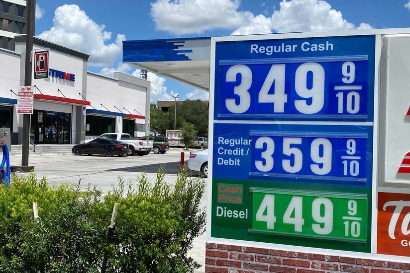 Rusiya neftinə qarşı sanksiyalar ABŞ-də yanacağın qiymətini artırıb