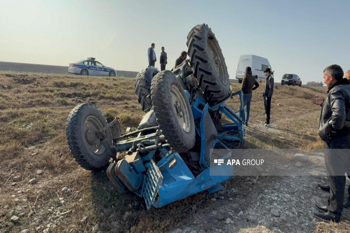 Ucarda traktorla maşın toqquşub, xəsarət alanlar var