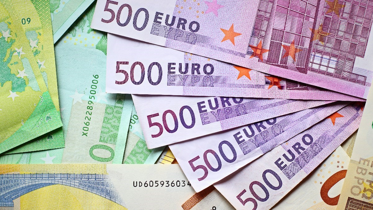 Rəsmi məzənnələr açıqlandı