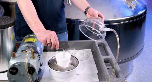 Alimlər orqanları yarmadan dondurmağın yolunu tapıblar