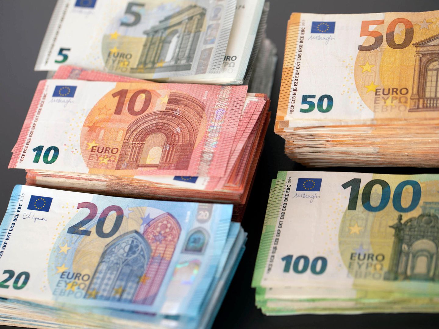 Rəsmi məzənnələr açıqlandı