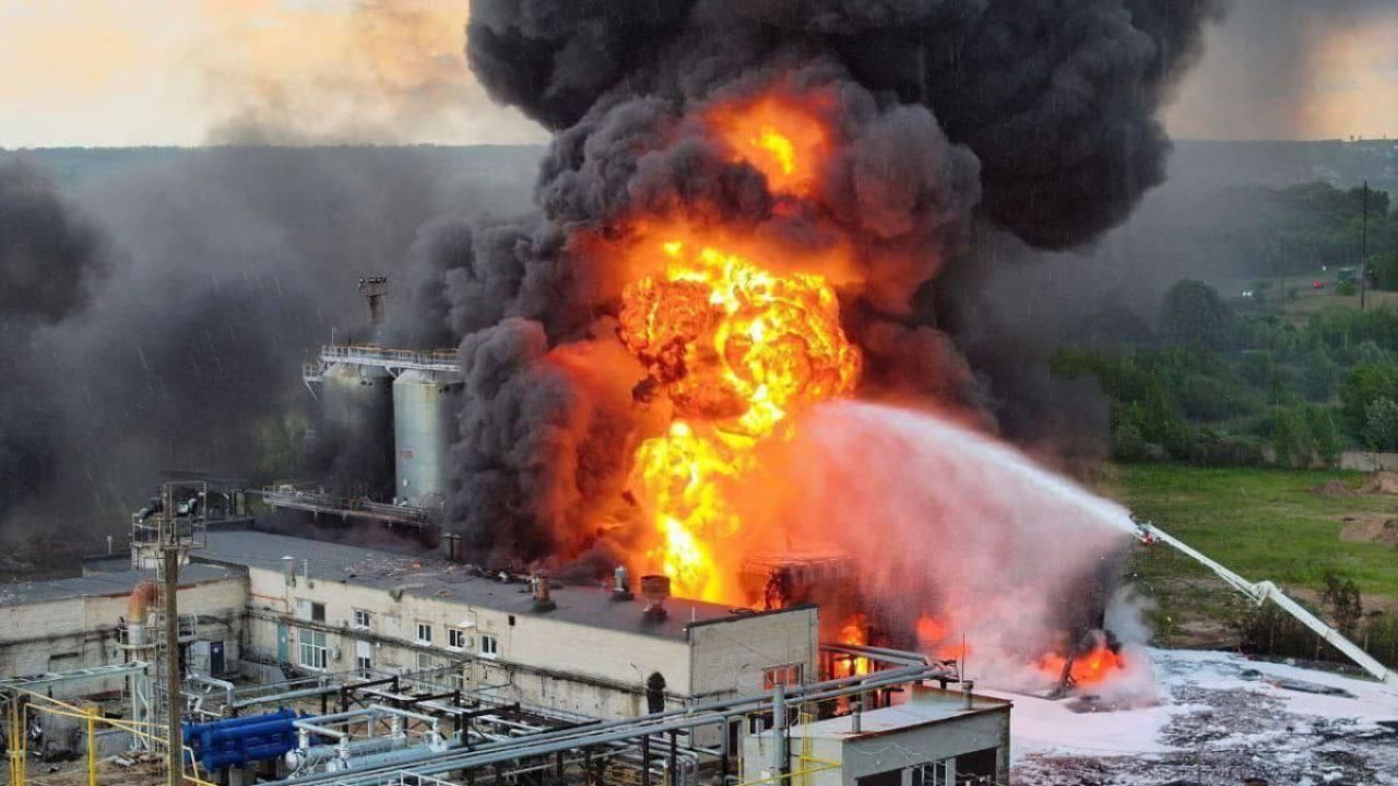 Ukrayna Rusiyanın neft emalı zavoduna yenidən zərbə endirib