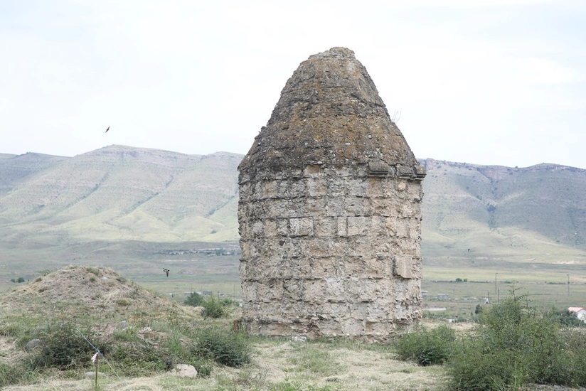 Xocalı türbəsinə bitişik məqbərə yeri aşkar edilib