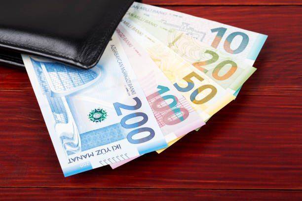 İnformasiya və rabitə sektorunda orta maaş 1864 manat olub