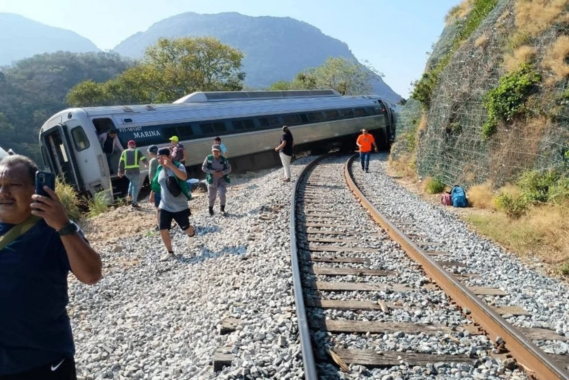 Meksikada sərnişin qatarı relsdən çıxıb, azı 13 nəfər ölüb