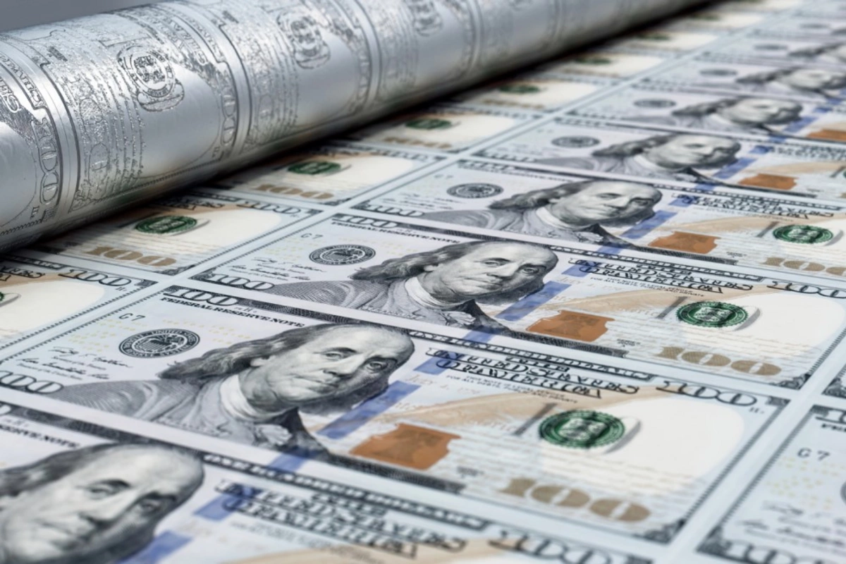 500 dollara şkaf aldı, içindən 7,5 milyon dollar tapdı