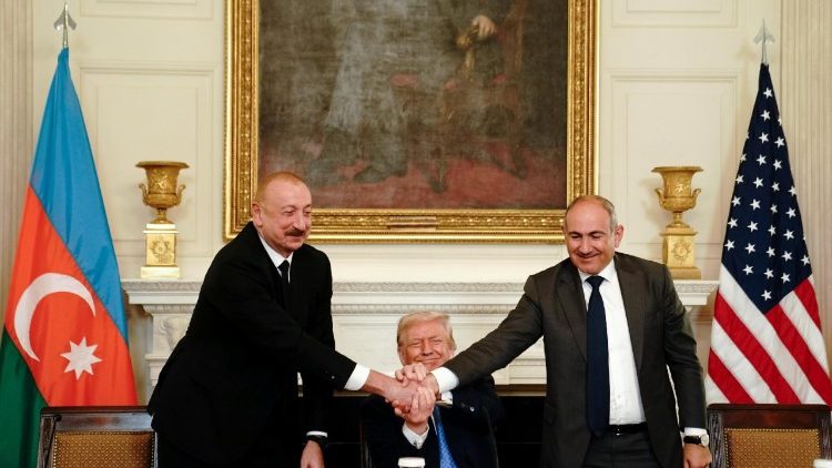 Erməni nazir: Azərbaycanla silahlanma yarışına girmək niyyətində deyilik