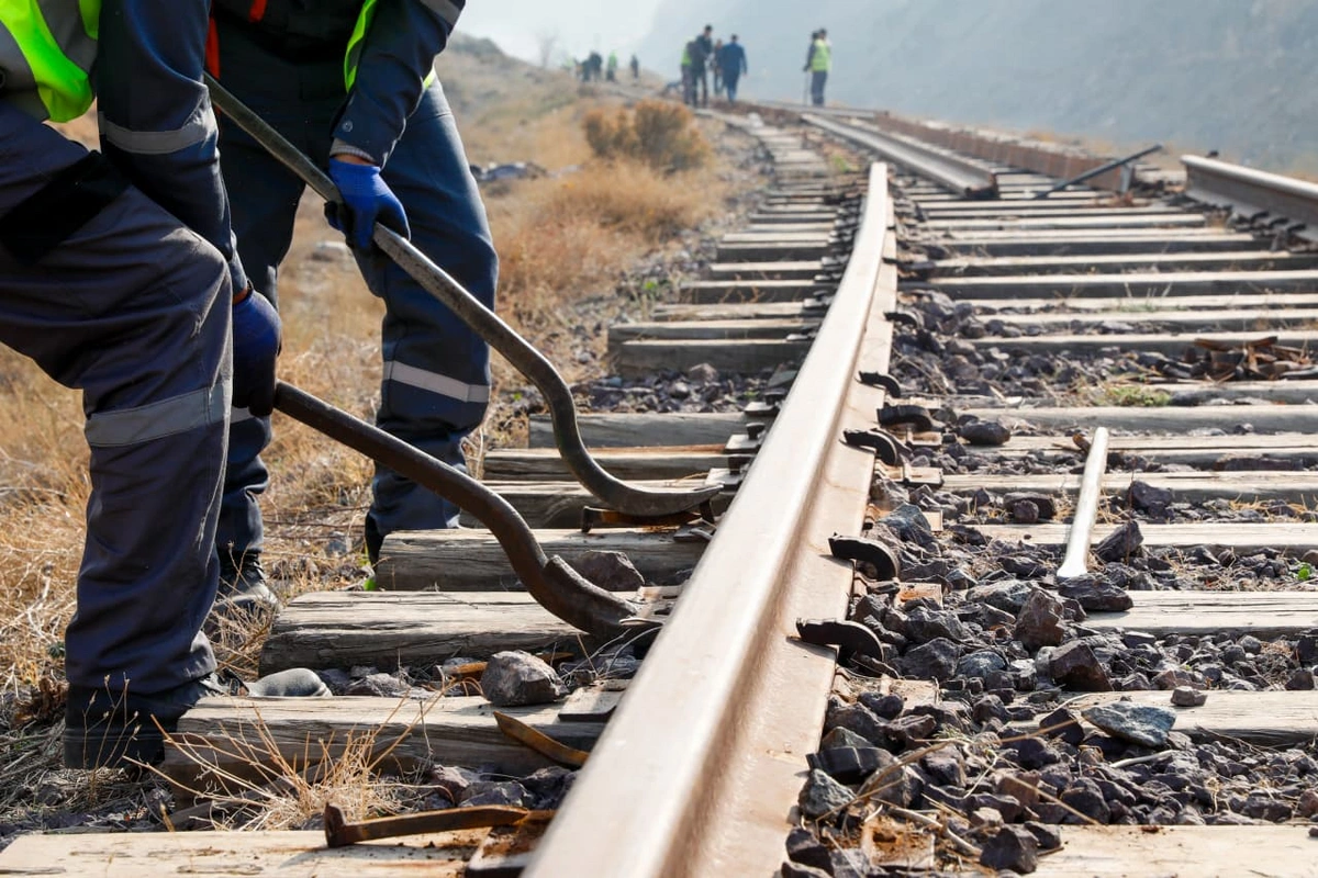 ADY: Naxçıvanda dəmir yolu xətti boyunca 10 stansiya yenidən qurulacaq