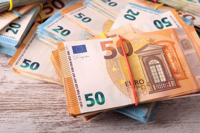 Rəsmi məzənnələr açıqlandı