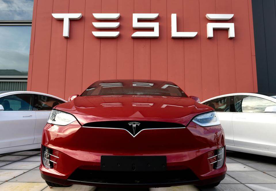 “Tesla”nın rüblük gəliri 3 milyard dolları keçib