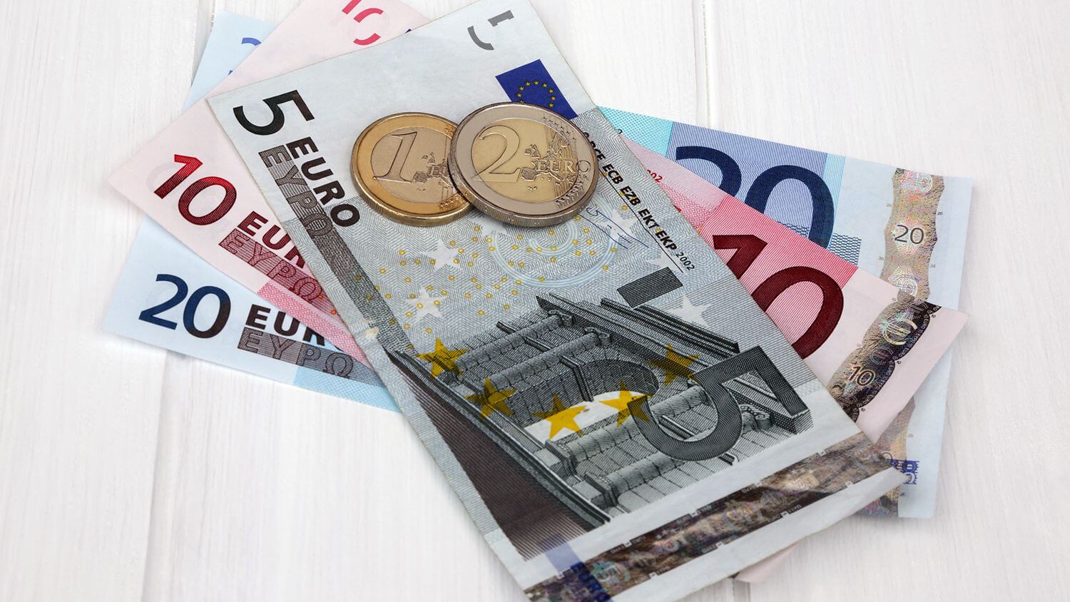 Rəsmi məzənnələr açıqlandı