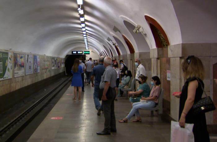Metro tunelində qaçan qızlar "TikTok" çəkirmişlər