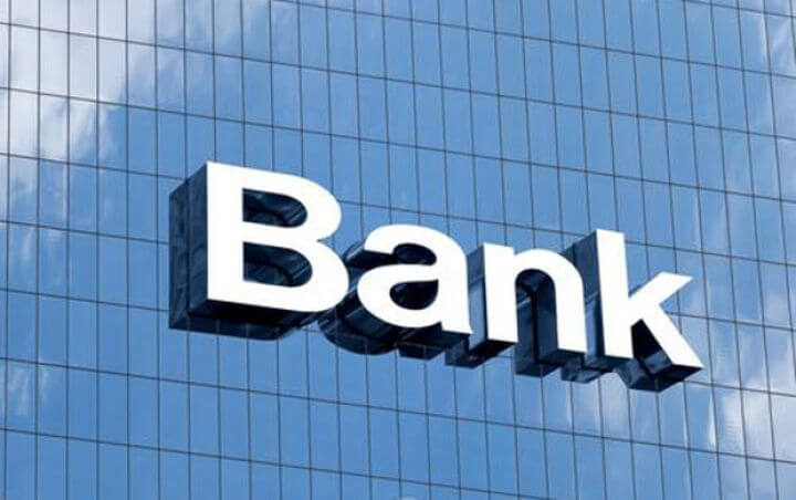 Bu bankların daşınmaz əmlakları hərraca çıxarılır