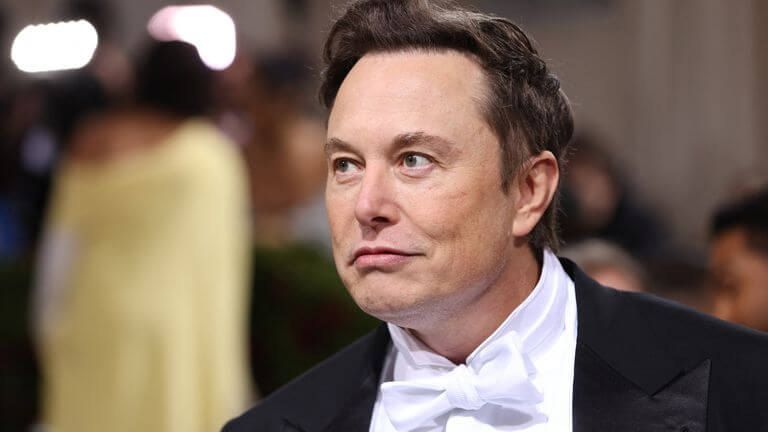 “Twitter”in səhmdarları İlon Maskı məhkəməyə veriblər